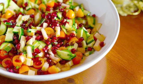 VegNews.PomegranataSalad