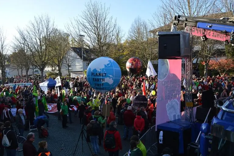 Demonstration in Bonn at the start of a previous COP. In November, world leaders will gather in Baku, Azerbaijan, to negotiate future climate action. Image by Spielvogel via Wikimedia Commons (CC-BY-SA-3.0).