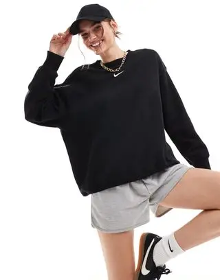 Nike Phoenix Fleece Oversized Sweatshirt in Black