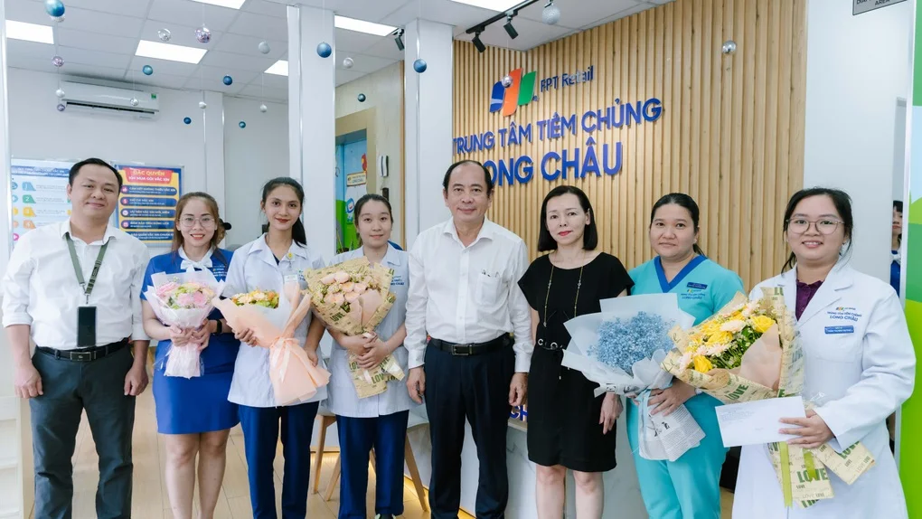 Trung tâm tiêm chủng FPT Long Châu kịp thời sơ cứu cho cụ ông bị đột quỵ - 2