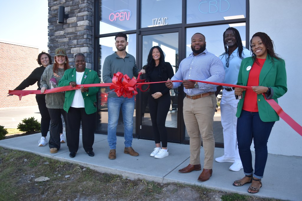 5 Star Nutrition celebrates ribbon cutting, proudly becomes locally owned