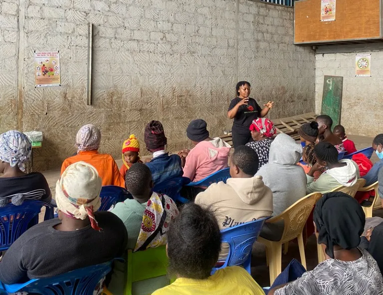 Elizabeth Wambui Kimani-Murage speaks to an audience of young mothers in Nairobi about the benefits of exclusively breastfeeding