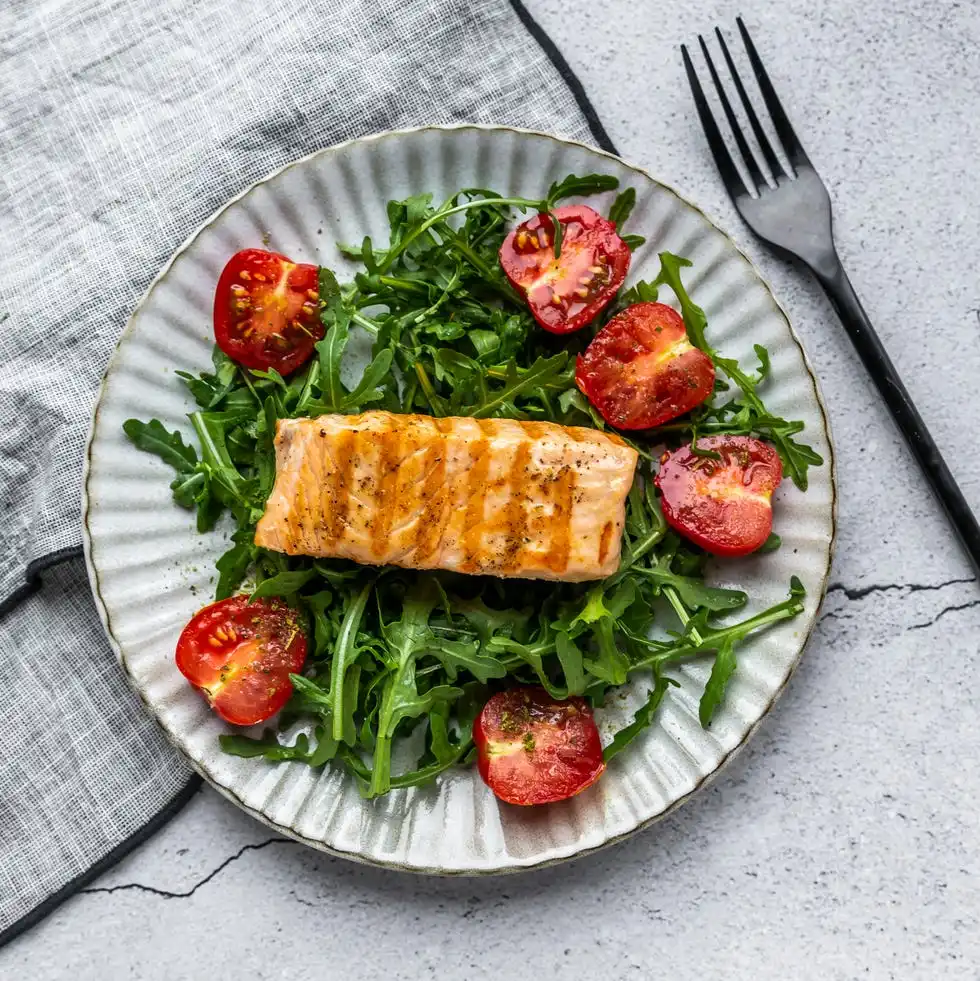 roasted salmon with arugula and tomatoes