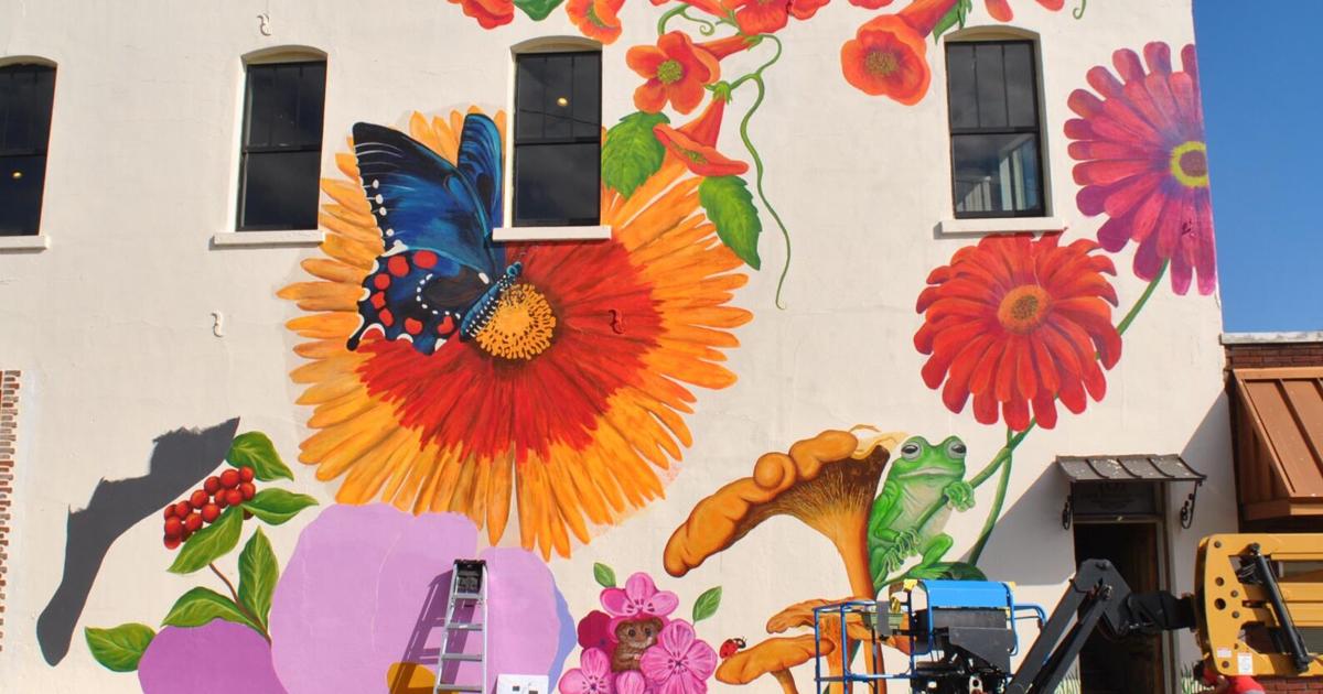 Work progressing on series of downtown murals