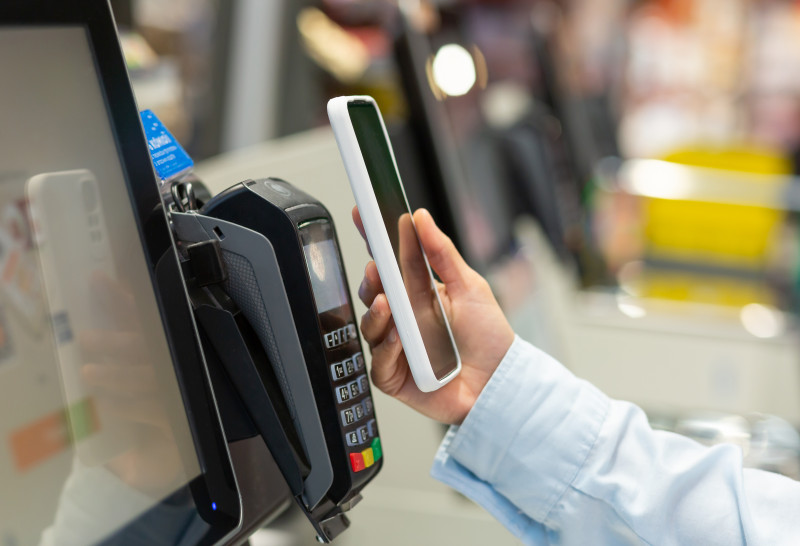 Supermercados apostam em tecnologia contactless e mobile para pagamentos até 2025