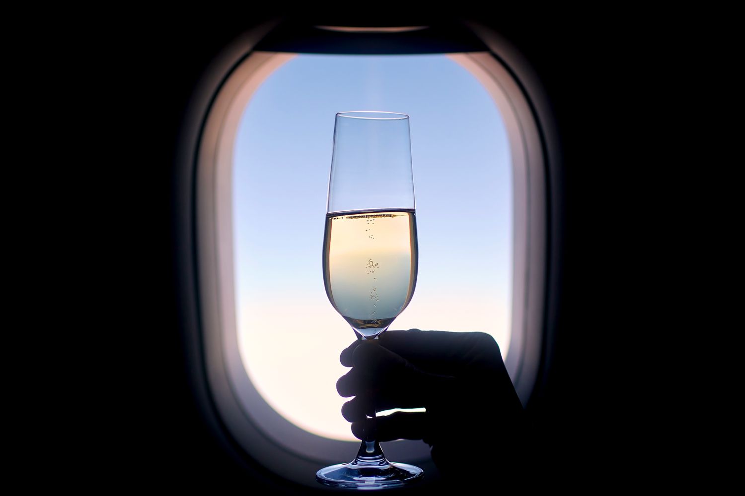 The 4 Worst Beverages to Drink on a Plane—and What to Drink Instead, According to a Dietitian