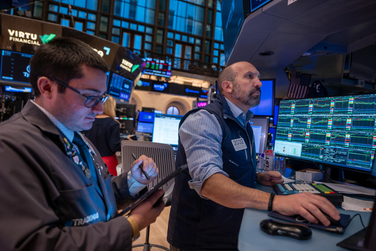 Stock market today: Dow, S&P 500, Nasdaq rise with weekly wins in play