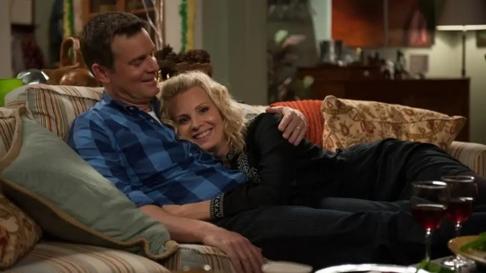 Monica Potter and Peter Krause in Parenthood (2010).