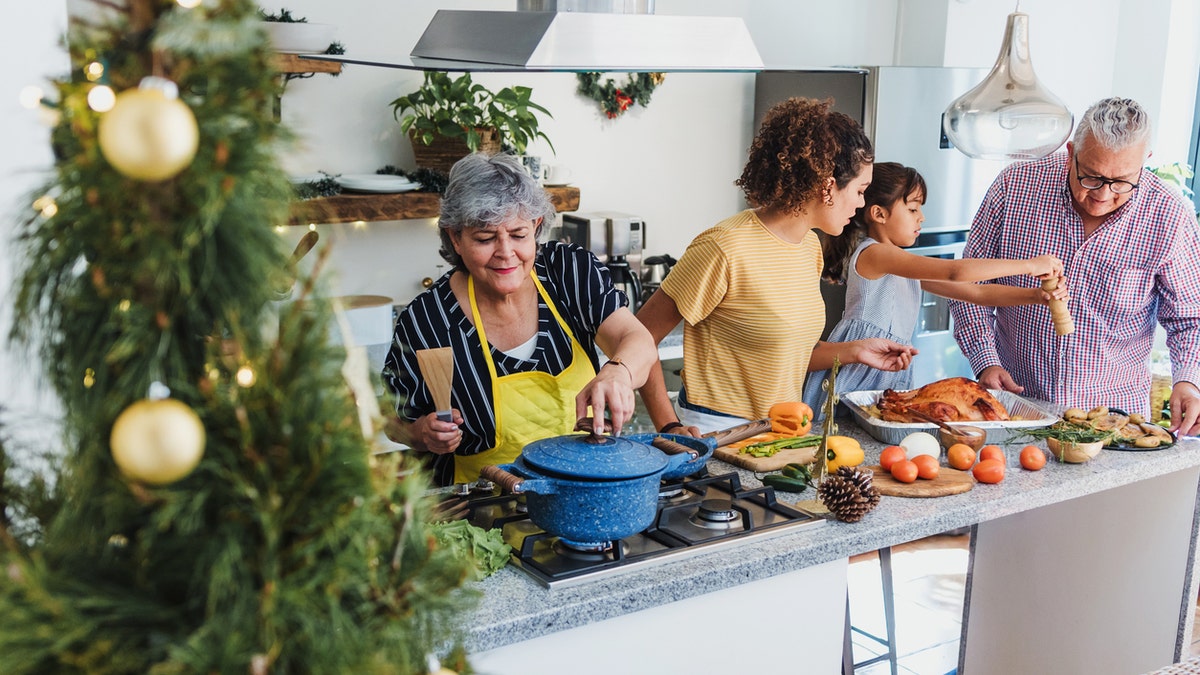 4 holiday nutrition tips from Dr. Nicole Saphier: ‘Everything in moderation’