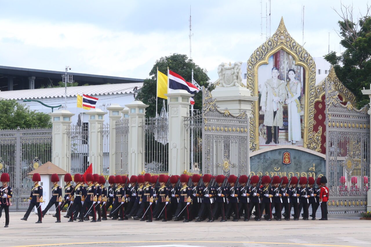 “พระราชินี” ทรงร่วมซ้อมพิธีการสวนสนาม ถวายสัตย์ปฏิญาณตนของทหารรักษาพระองค์