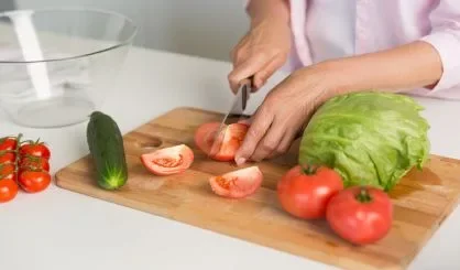 cropped-picture-of-mature-woman-cooking-2