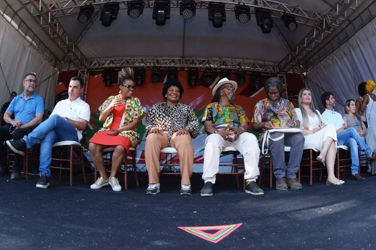 No palco armado no platô da serra, autoridades e representantes da sociedade civil participaram das comemorações pelo Dia nacional da Consciência Negra