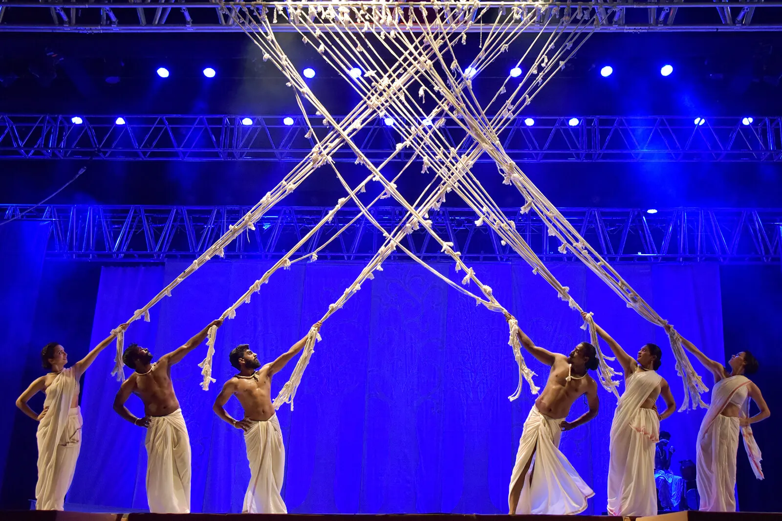 Exhibition view of Sari: The Unstitched, 2017, Daksha Sheth Dance Company, curated by Sanjeev Bhargava, performed at the Serendipity Arts Festival 2017 | Sari: The Unstitched | Serendipity Arts Festival | Daksha Sheth Dance Company | STIRworld