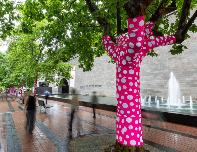 yayoi kusama wraps 60 trees in pink and white polka dots ahead of NGV show in melbourne