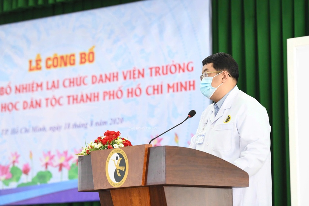 Viện trưởng Viện Y dược học dân tộc TPHCM bị đại học y khoa hủy bỏ hợp đồng