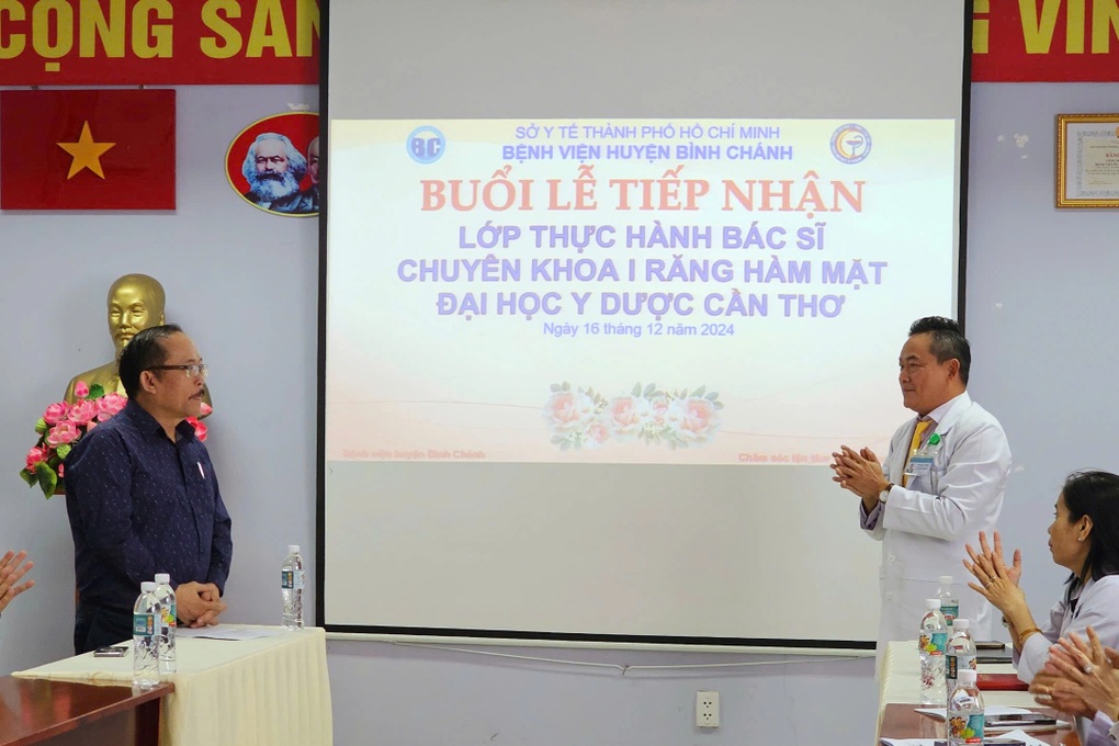 Nhiều bác sĩ trường y miền Tây đến bệnh viện huyện ở TPHCM nâng tay nghề