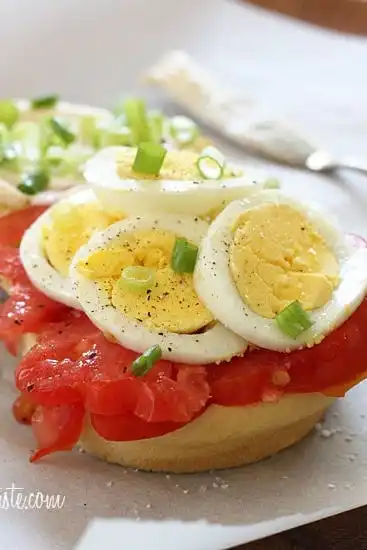 egg tomato and scallion sandwich