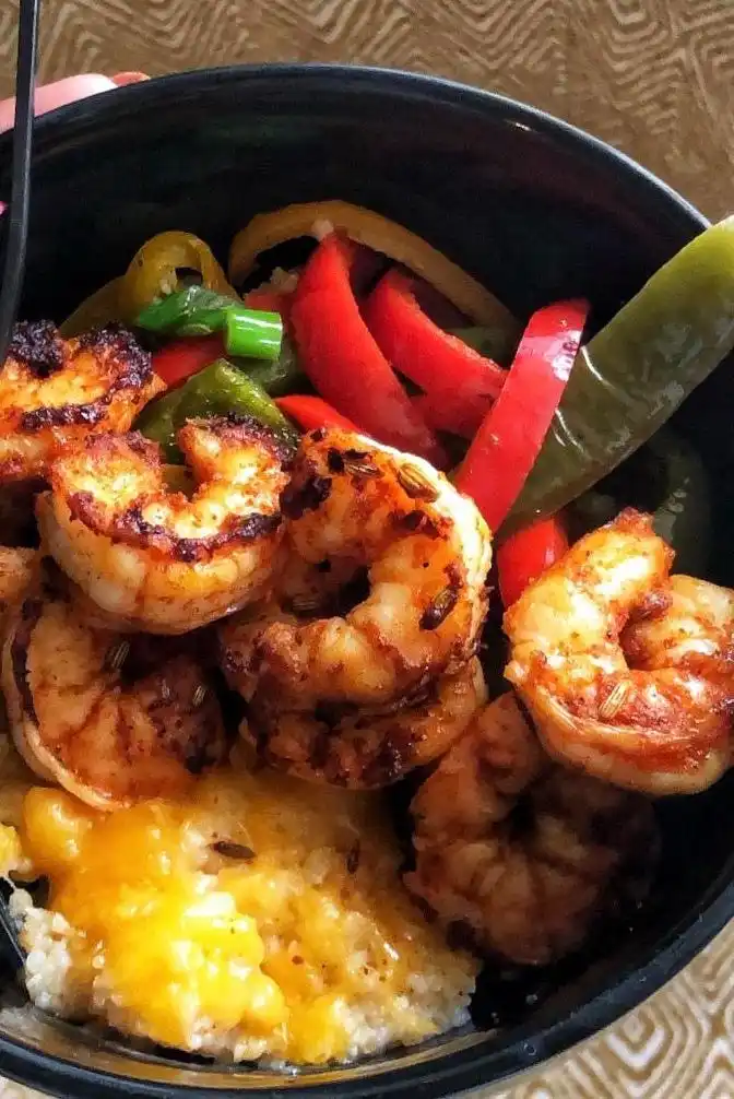 grits with spicy shrimp and sauteed peppers