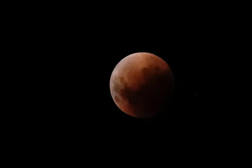 A total lunar eclipse seen from Buenos Aires in 2022. 