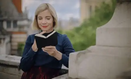 Lucy Worsley reading a book.