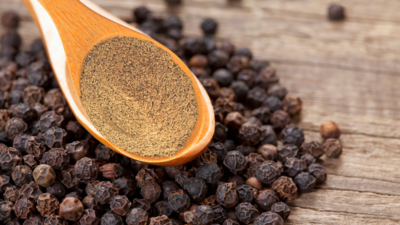 6 healthy reasons to sprinkle pepper on your food during winter