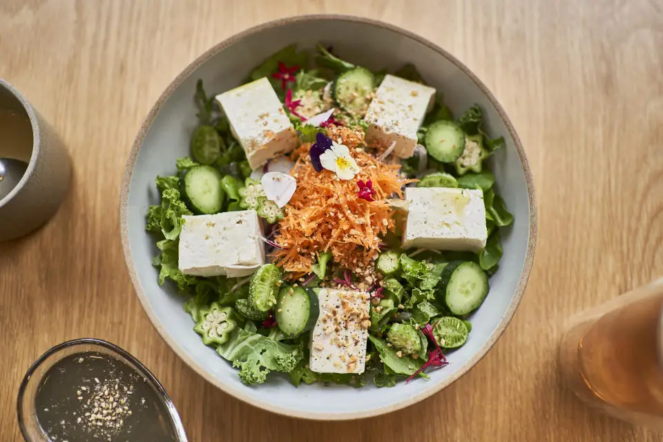 Lunch with lots of vegetables using organic tofu.