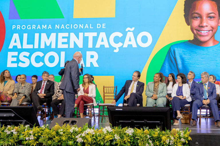 “Quem nunca passou fome não sabe o que é a capacidade de não aprender”, diz Lula na abertura do 6º Encontro do Pnae