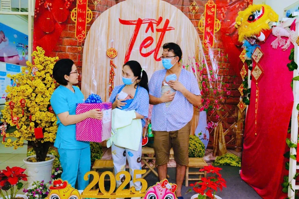 81 ngày sinh tử của 2 em bé cực non mắc hội chứng truyền máu song thai - 3 81 ngày sinh tử của 2 em bé cực non mắc hội chứng truyền máu song thai - 3