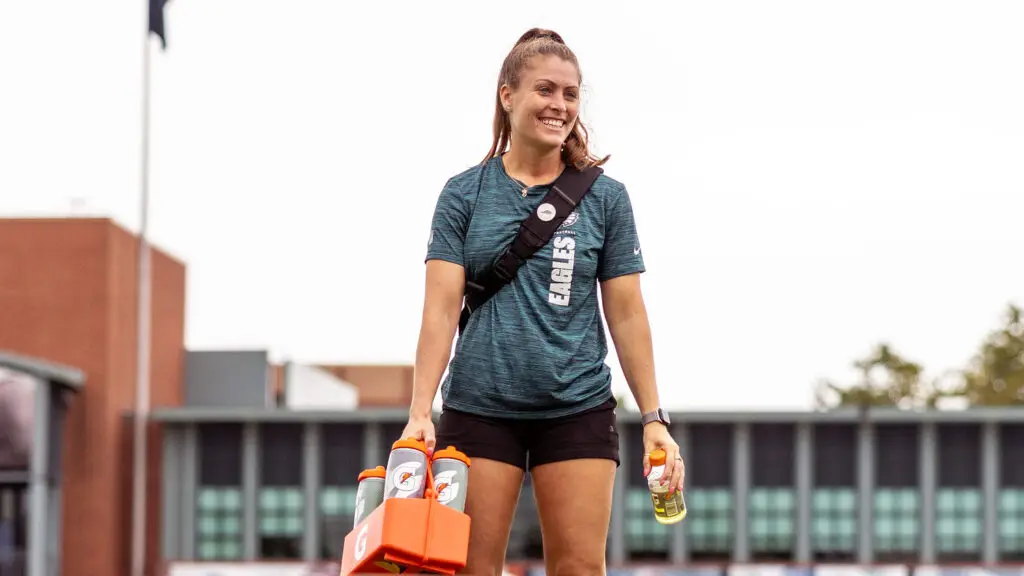 Nutritionist carrying sports drinks