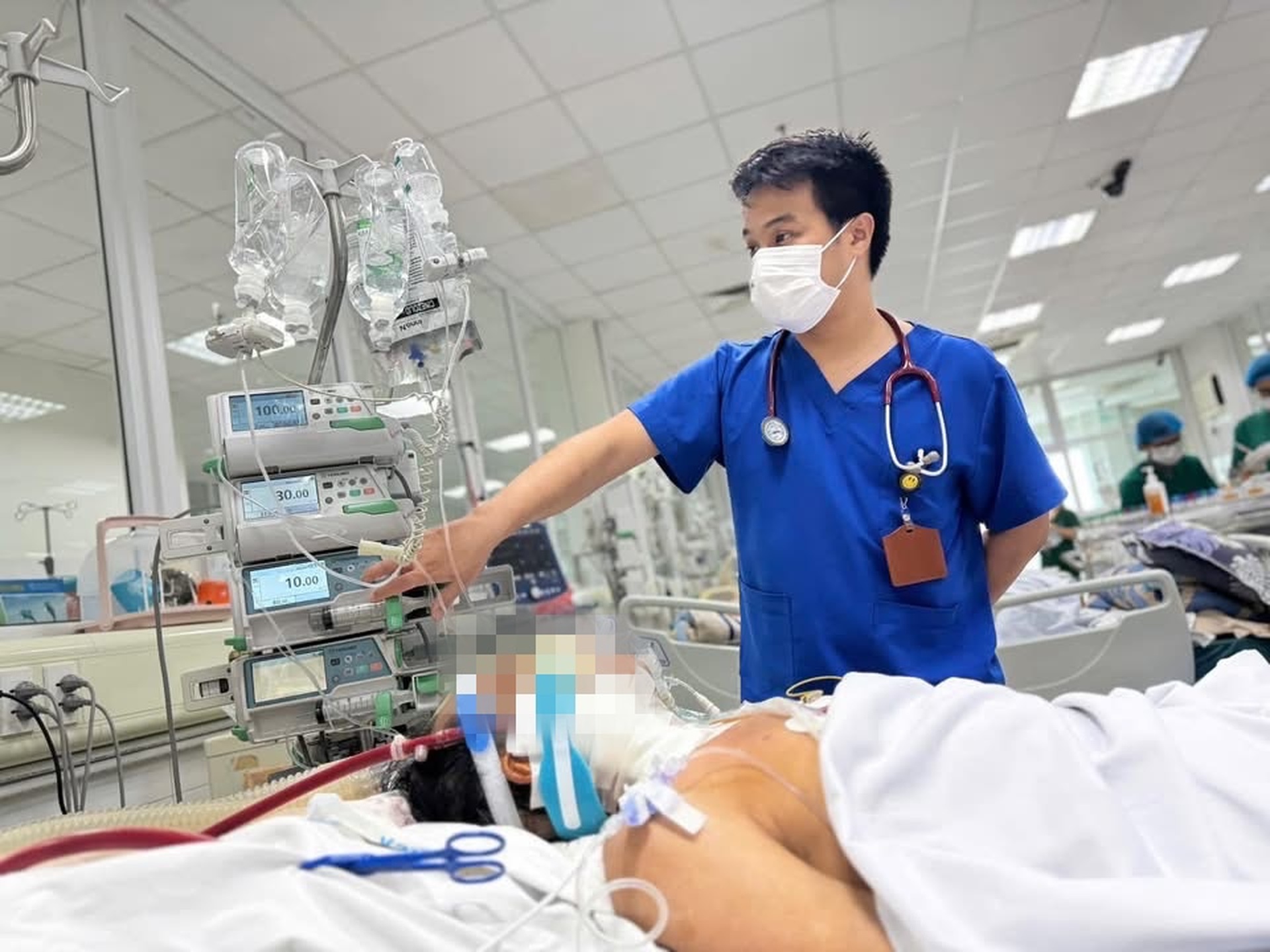 Phải đặt ECMO sau vài ngày sụt sịt, bệnh cúm mùa có nguy hiểm?