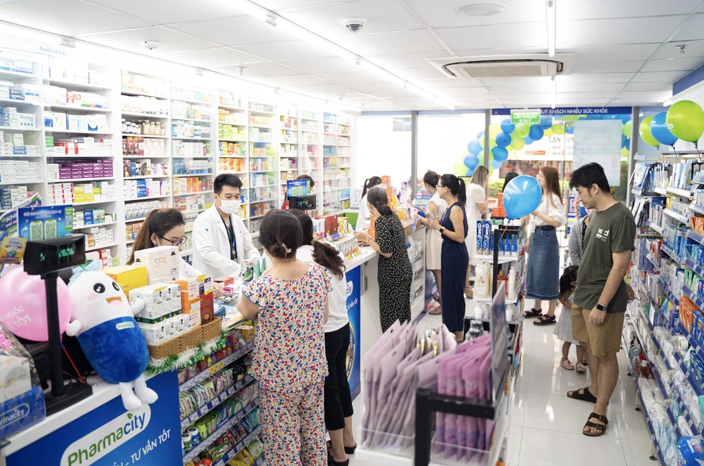 Người dân ồ ạt mua thuốc Tamiflu, dược sĩ nói không nên tích trữ - 2 Người dân ồ ạt mua thuốc Tamiflu, dược sĩ nói không nên tích trữ - 2