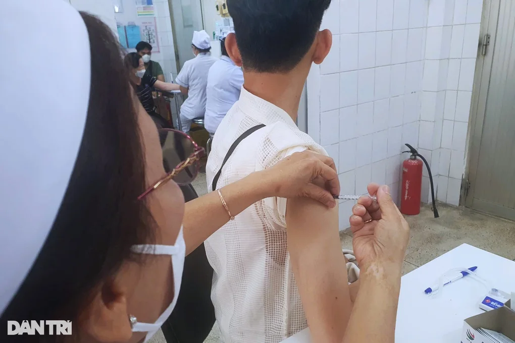 Chó nhà chết sau khi cắn bé trai 1 tuổi, cha mẹ hốt hoảng đưa con đi viện - 2 Chó nhà chết sau khi cắn bé trai 1 tuổi, cha mẹ hốt hoảng đưa con đi viện - 2