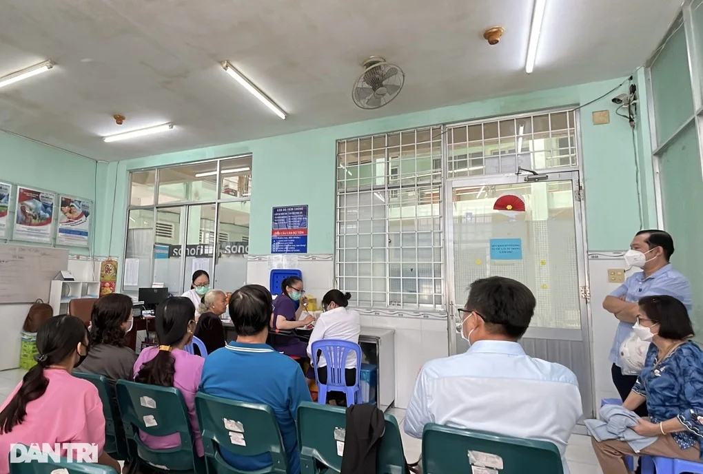 Người dân Cần Thơ đổ đi tiêm vaccine cúm - 2 Người dân Cần Thơ đổ đi tiêm vaccine cúm - 2