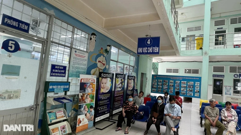 Người dân Cần Thơ đổ đi tiêm vaccine cúm - 3 Người dân Cần Thơ đổ đi tiêm vaccine cúm - 3