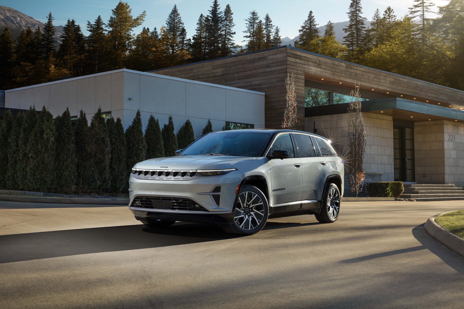 Jeep Unleashes Off-Road Power at the 2025 Canadian International Auto Show