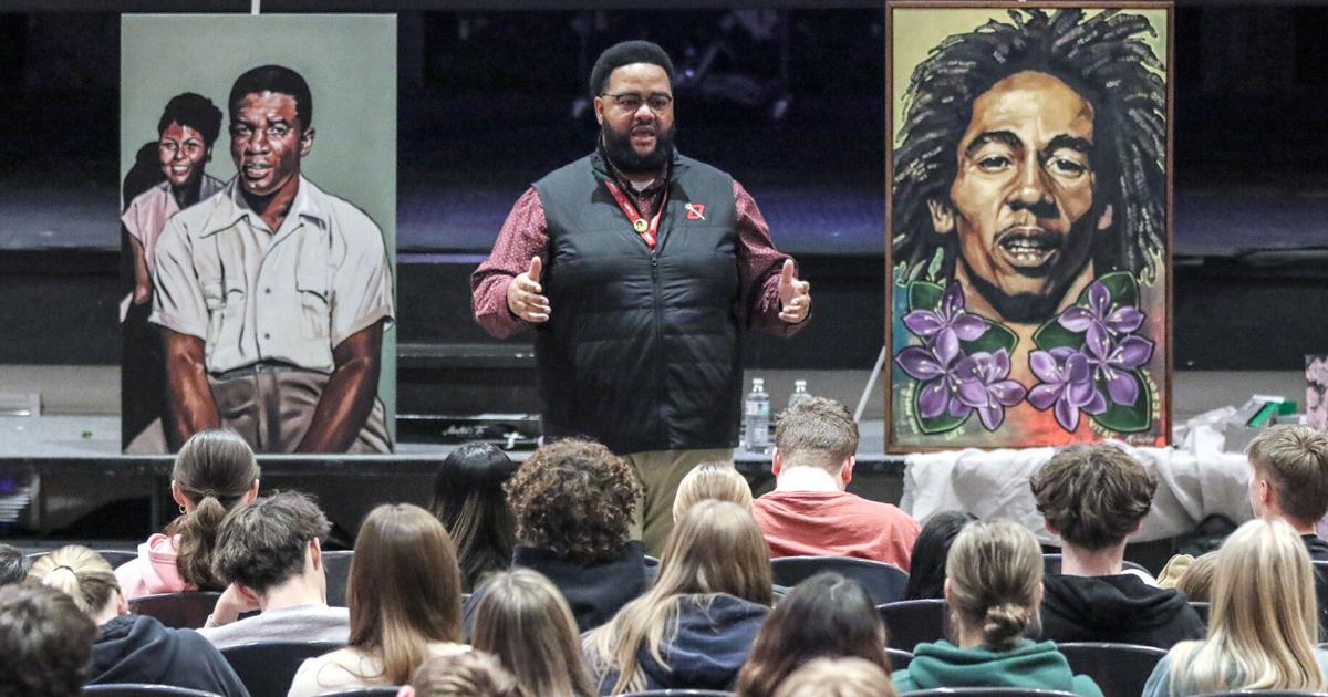 Educator, artist Lewis tells students art is about making an impact