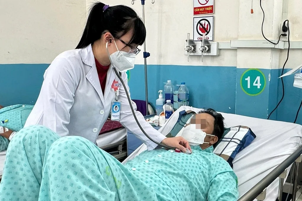 Cấp cứu 16 ca bệnh hiểm vì nhậu nhẹt sa đà: Đau bụng đến chết đi sống lại - 3 Cấp cứu 16 ca bệnh hiểm vì nhậu nhẹt sa đà: Đau bụng đến chết đi sống lại - 3