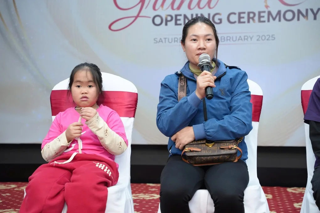 5 ca mổ tìm hình hài và ước mơ làm bác sĩ của cô bé đa dị tật - 2 5 ca mổ tìm hình hài và ước mơ làm bác sĩ của cô bé đa dị tật - 2