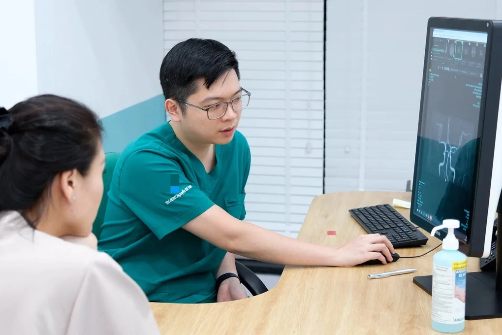 Dân công sở tổn thương não, suýt đột quỵ vì nghiện việc - 2 Dân công sở tổn thương não, suýt đột quỵ vì nghiện việc - 2