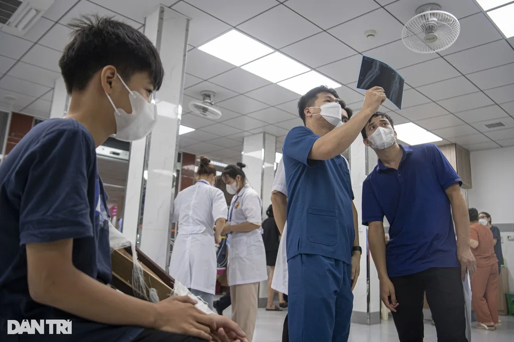 Y tế Hà Nội đẩy mạnh chuyển đổi số, ứng dụng AI - 2 Y tế Hà Nội đẩy mạnh chuyển đổi số, ứng dụng AI - 2