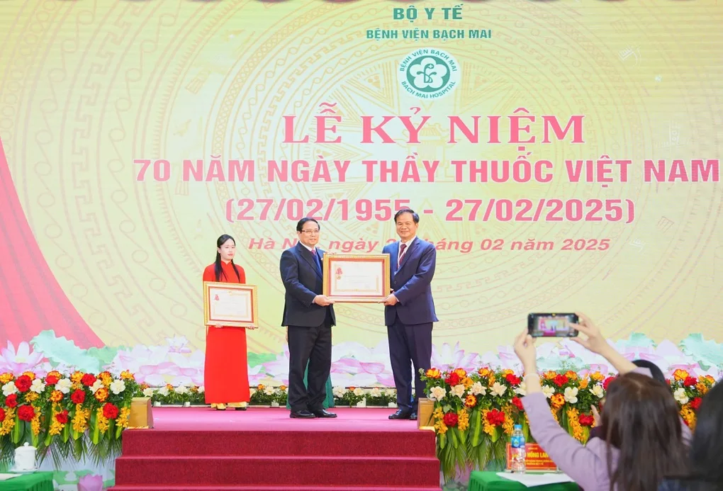 Thủ tướng: Bệnh viện Bạch Mai là pháo đài trong chiến tranh và thời bình - 2 Thủ tướng: Bệnh viện Bạch Mai là pháo đài trong chiến tranh và thời bình - 2