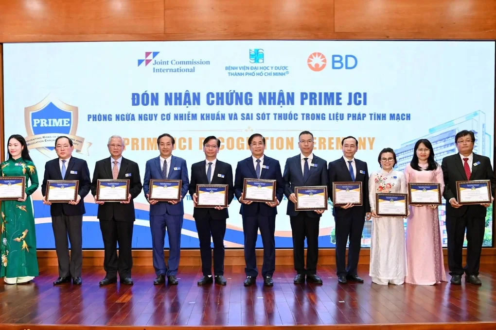 Bí thư TPHCM nói về thử thách kinh khiếp nhất với thầy thuốc 70 năm qua - 4 Bí thư TPHCM nói về thử thách kinh khiếp nhất với thầy thuốc 70 năm qua - 4