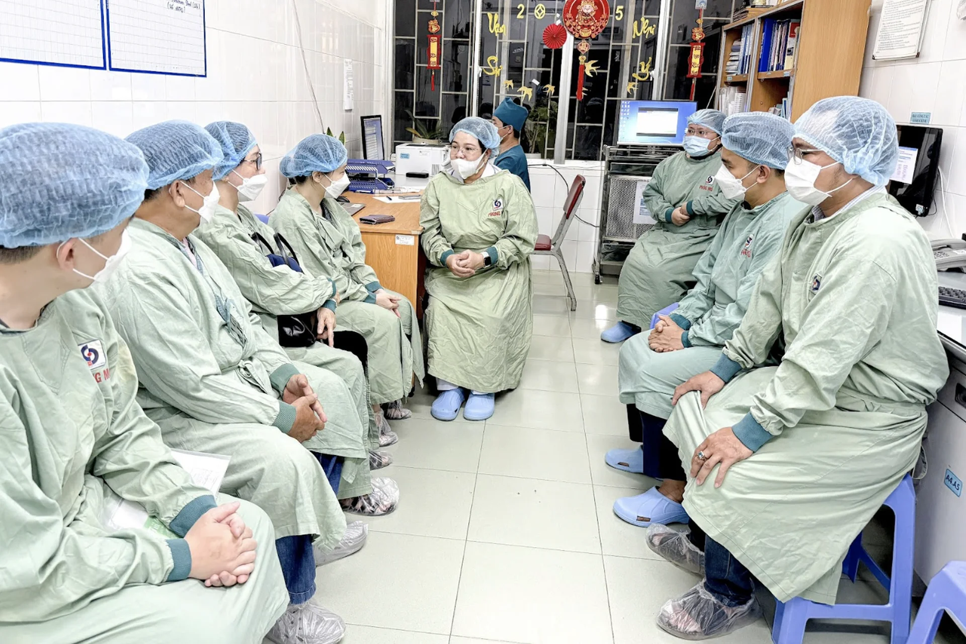 Cha gạt lệ hiến tạng con cứu 5 người xuyên Việt: Rất đau lòng, nhưng... - 2 Cha gạt lệ hiến tạng con cứu 5 người xuyên Việt: Rất đau lòng, nhưng... - 2