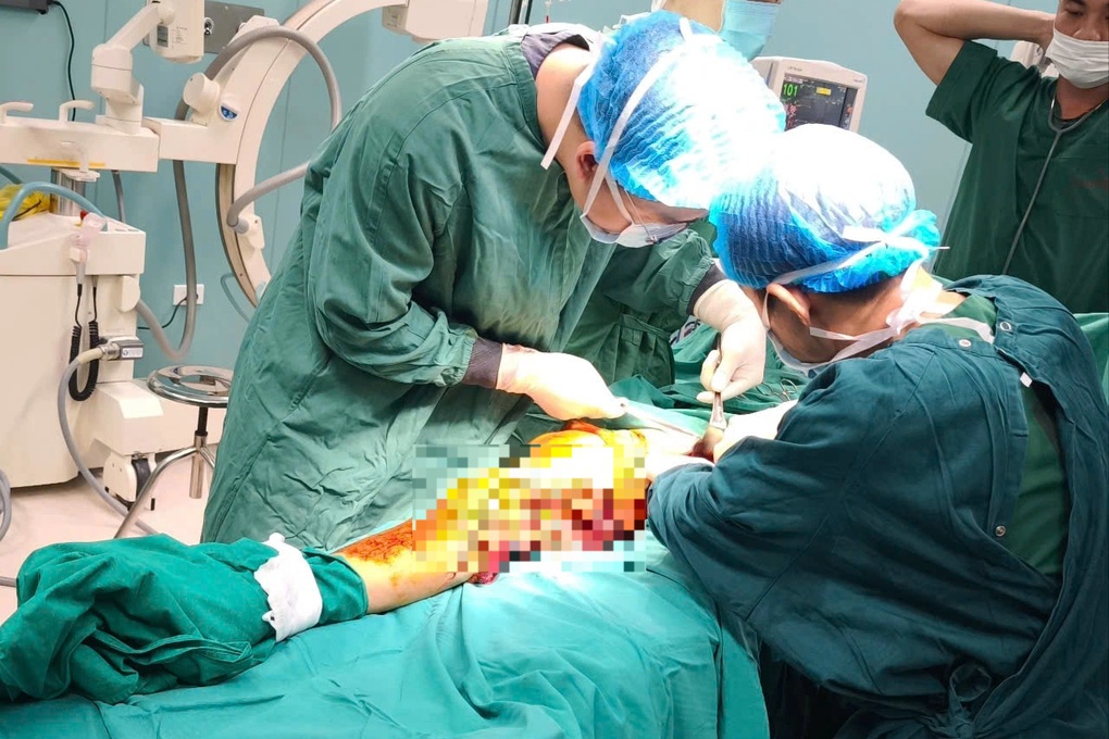 Hà Nội: 26 giờ “nghẹt thở” giành sự sống cho bệnh nhân hai lần ngừng tim