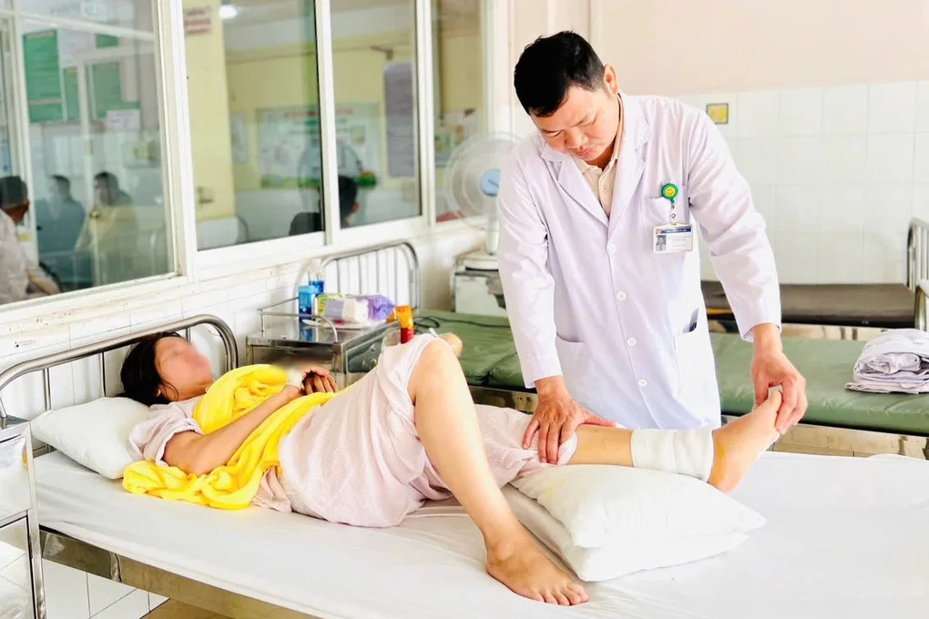 Người phụ nữ ở TPHCM gặp tai nạn nghiêm trọng khi nhảy dây - 2 Người phụ nữ ở TPHCM gặp tai nạn nghiêm trọng khi nhảy dây - 2
