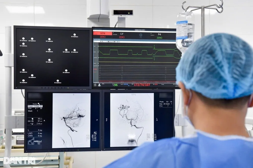 Hà Nội: Bé trai 12 tuổi đột quỵ, bác sĩ cảnh báo bệnh ẩn nguy hiểm - 3 Hà Nội: Bé trai 12 tuổi đột quỵ, bác sĩ cảnh báo bệnh ẩn nguy hiểm - 3