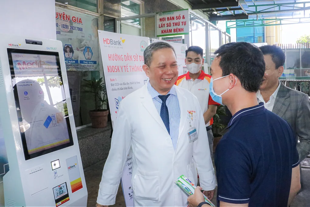 Khám chữa bệnh tiện lợi, giảm tải bệnh viện với Kiosk thông minh HDBank - 2 Khám chữa bệnh tiện lợi, giảm tải bệnh viện với Kiosk thông minh HDBank - 2