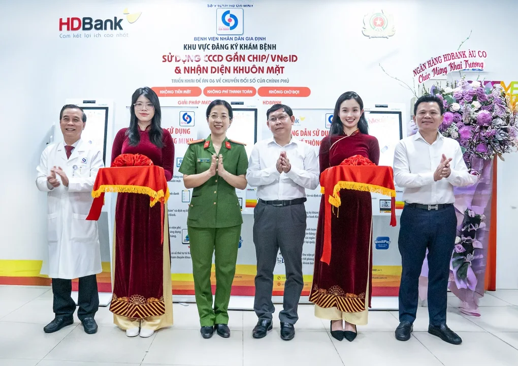 Khám chữa bệnh tiện lợi, giảm tải bệnh viện với Kiosk thông minh HDBank - 3 Khám chữa bệnh tiện lợi, giảm tải bệnh viện với Kiosk thông minh HDBank - 3