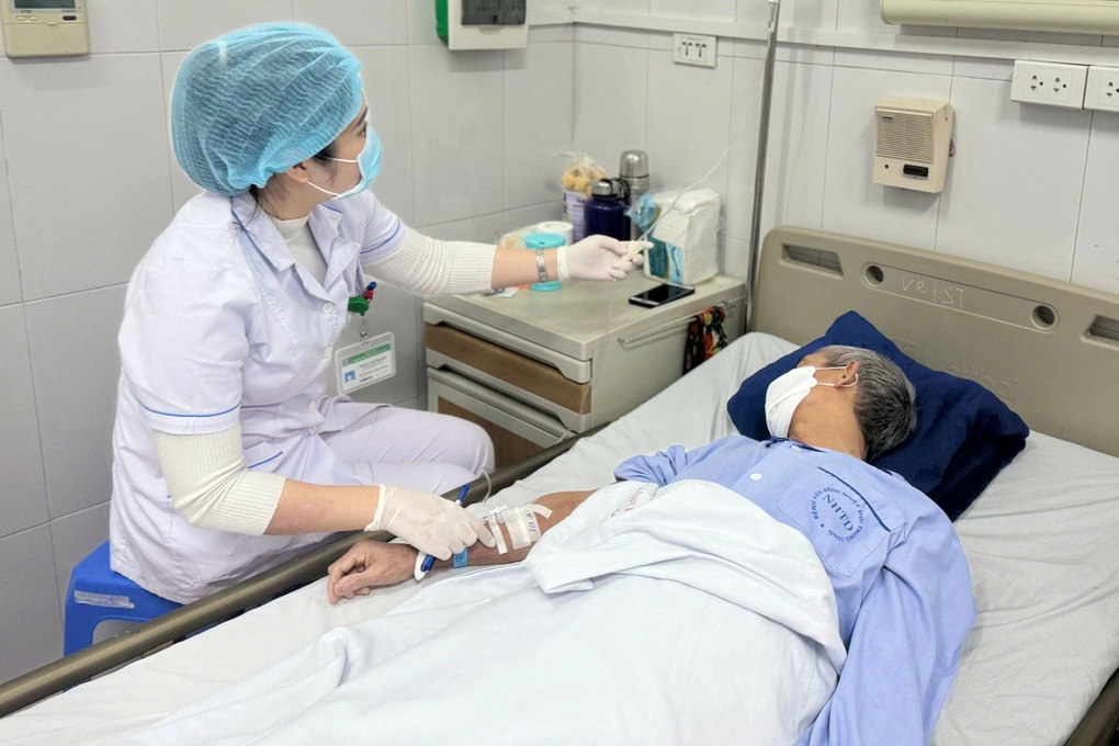 Phải cắt một phần gan vì thói quen ngậm tăm sau khi ăn