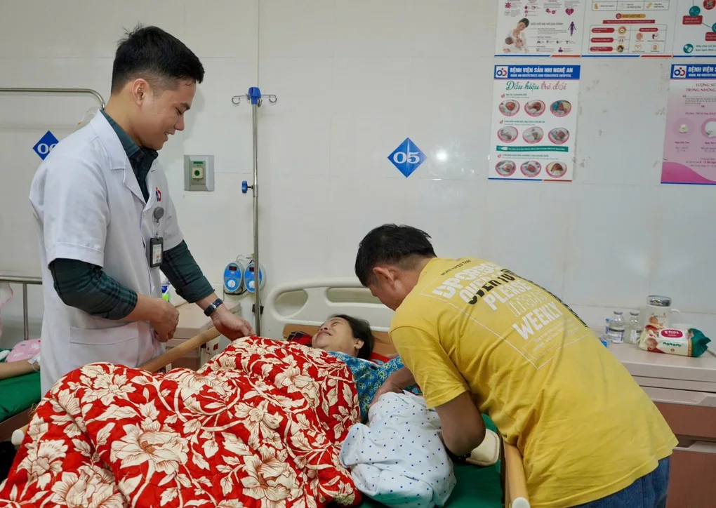 Người mẹ 51 tuổi đón con đầu lòng sau 26 năm chờ đợi - 3 Người mẹ 51 tuổi đón con đầu lòng sau 26 năm chờ đợi - 3
